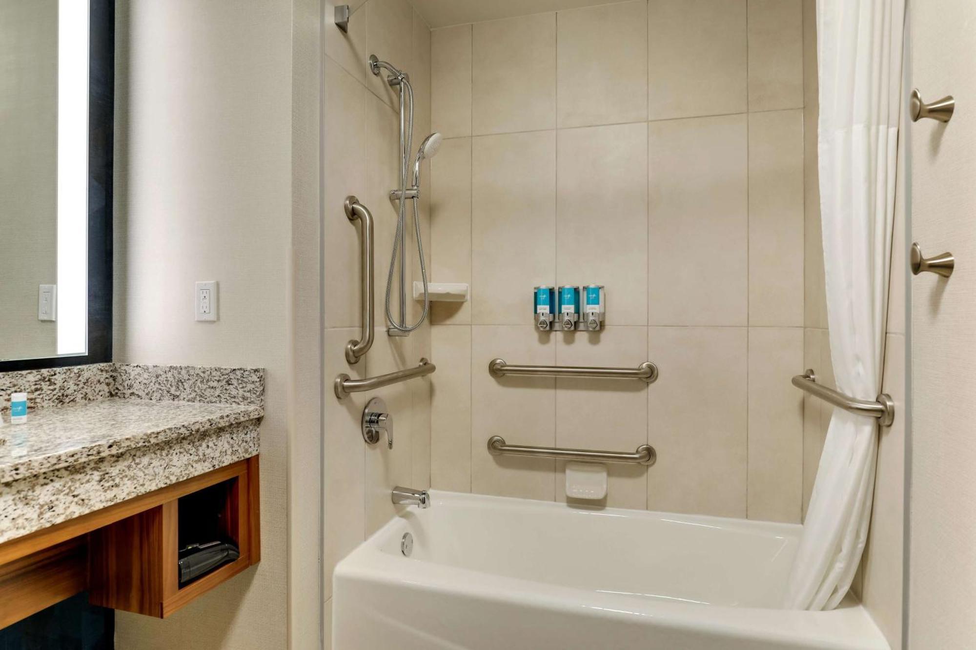 Drury Plaza Hotel تلاهاسي المظهر الخارجي الصورة